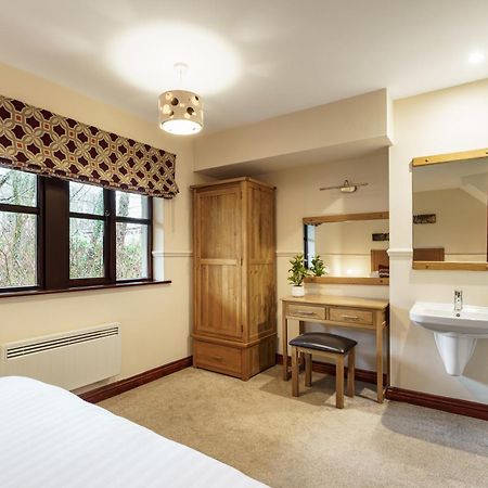 2 Bedroom Lake District Cottage At Windermere Marina Village Bowness-on-Windermere Exteriör bild
