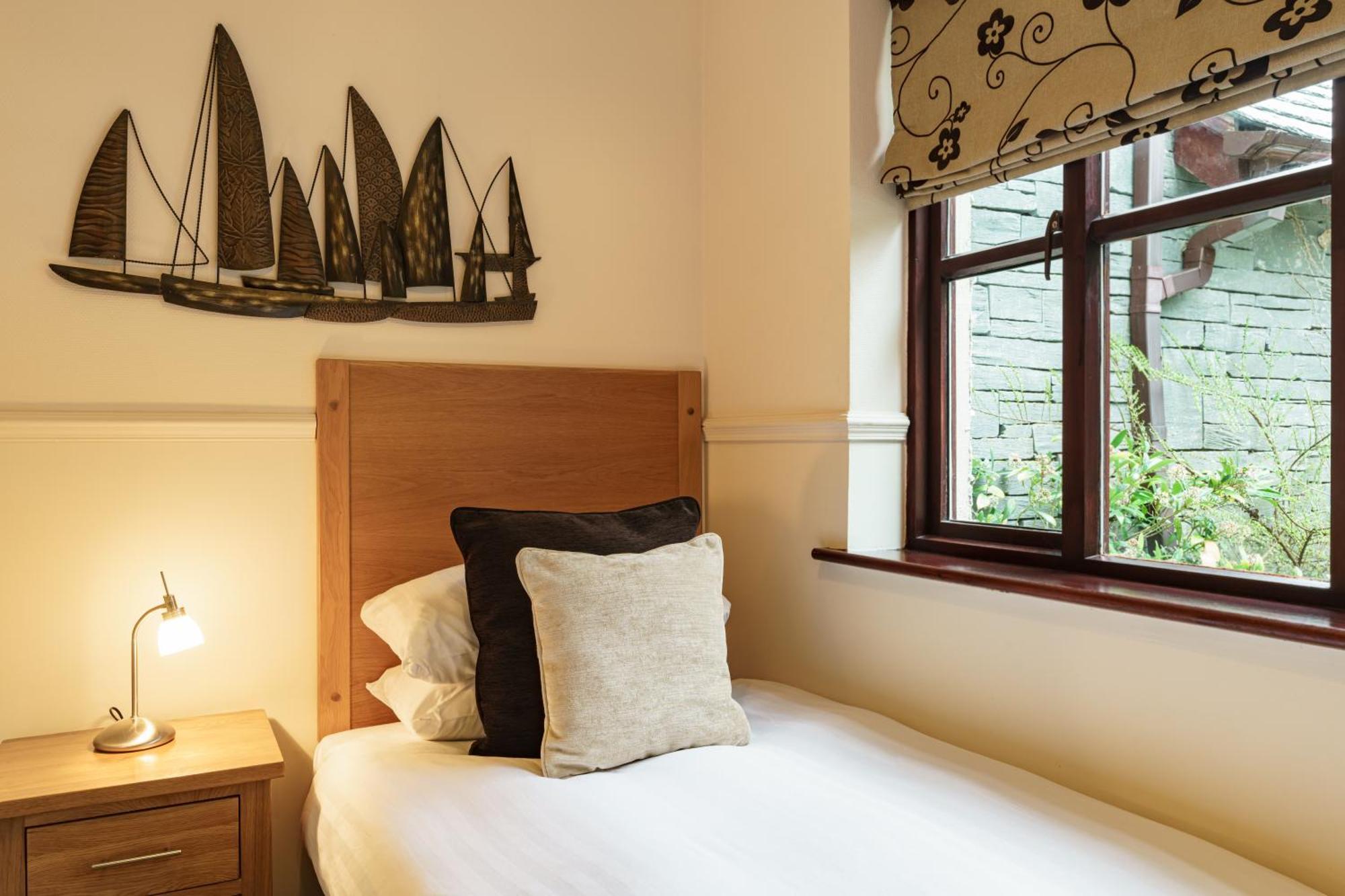2 Bedroom Lake District Cottage At Windermere Marina Village Bowness-on-Windermere Exteriör bild